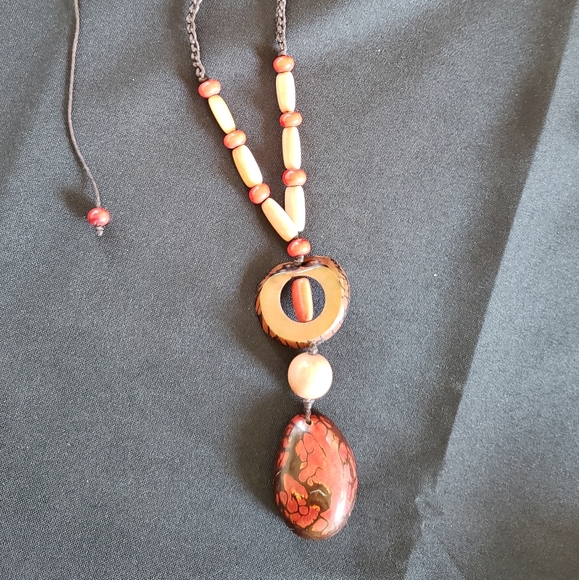 Tagua Necklace and earrings - Picture 3 of 7